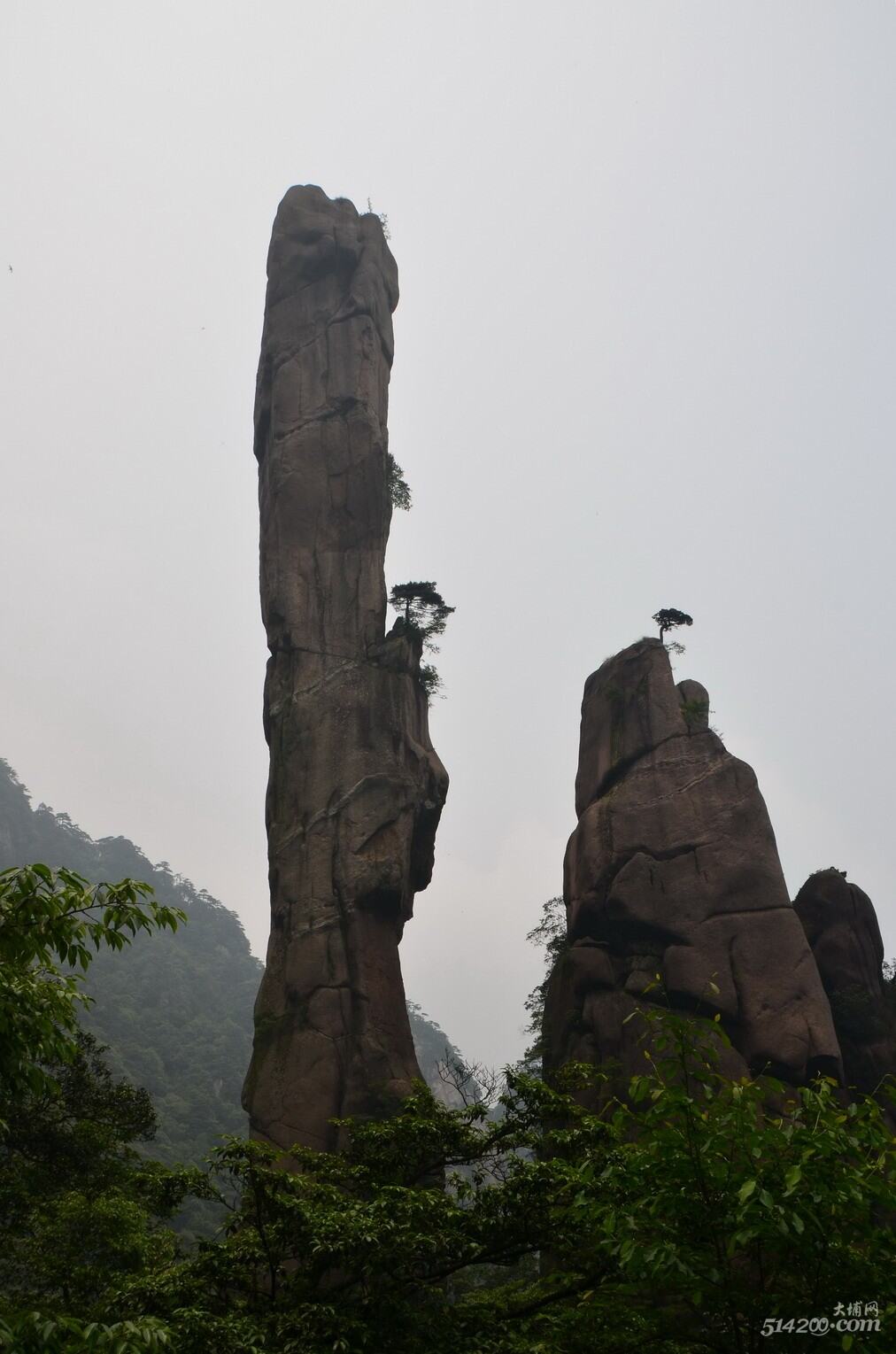 一柱擎天（巨蟒出山侧面）.jpg