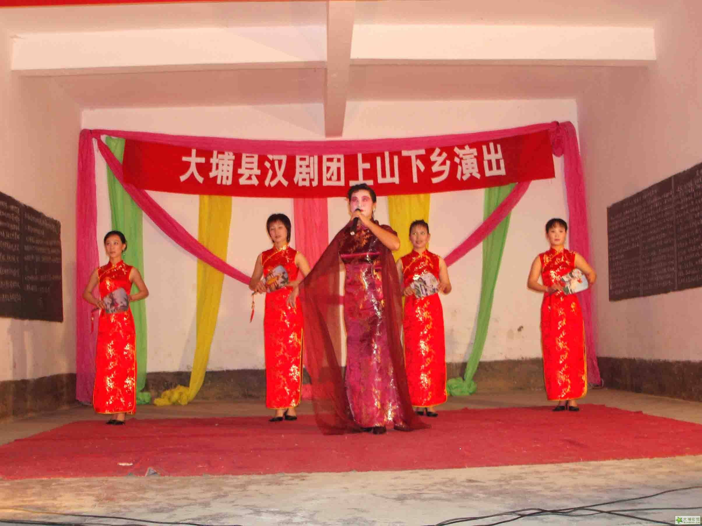 歌伴舞“故乡是北京”