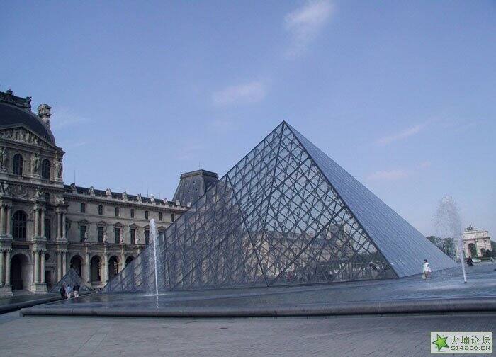 巴黎卢浮宫.jpg
