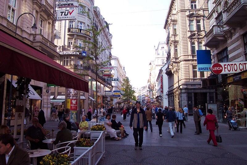 奥地利，维也纳旧城商业步行街1-.jpg