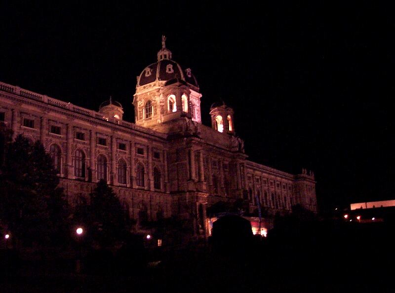 奥地利，维也纳博物馆夜景-.jpg