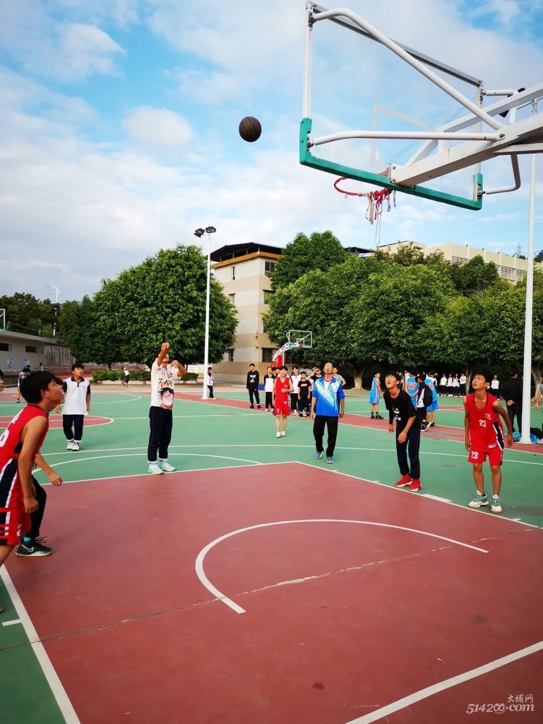 大埔华侨中学举行校园篮球比赛